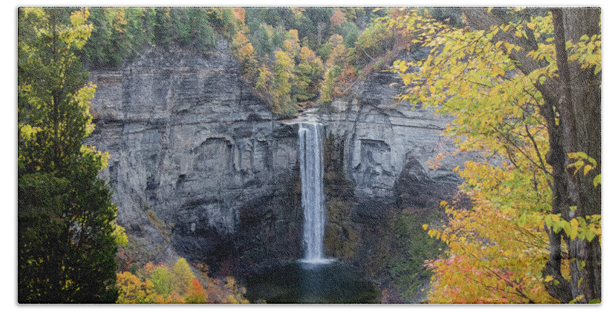 Taughannock Falls Bath Towel featuring the photograph Nature's Heartbeat by Mindy Musick King