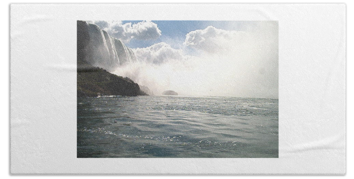 Landscape Bath Towel featuring the photograph Niagara Falls by Debbie Levene