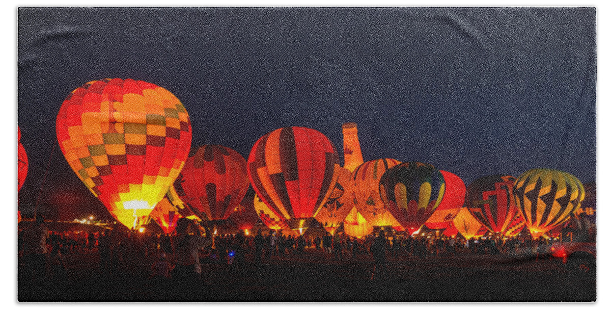 Hot Air Balloons Bath Towel featuring the photograph Night Glow by Charles McCleanon