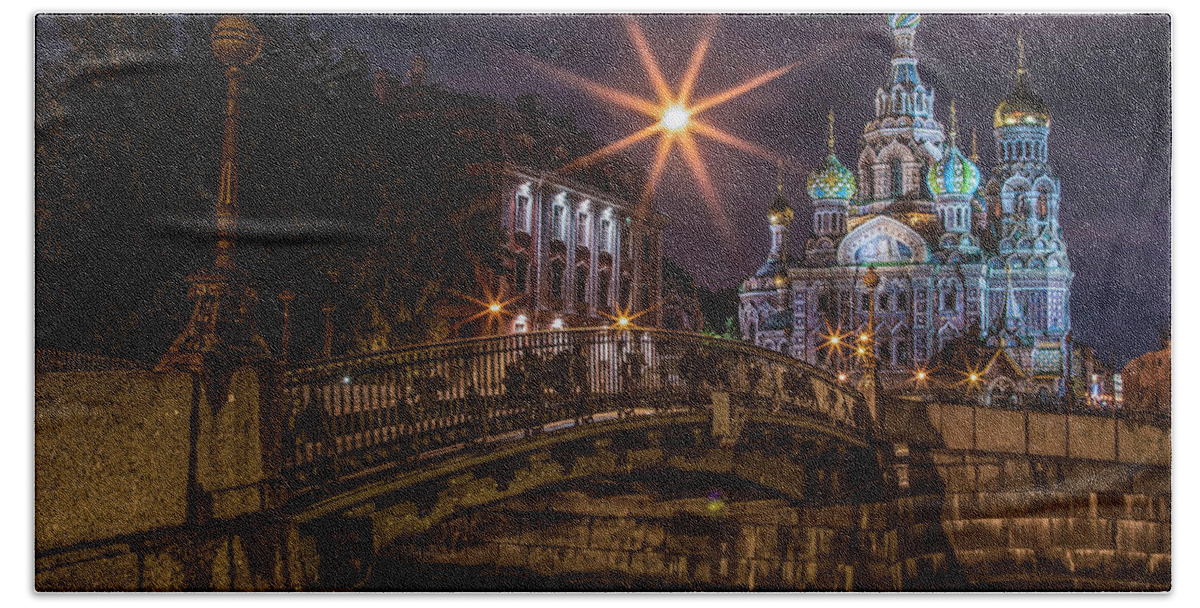 Peterburg Bath Towel featuring the photograph Night walk at Sankt Petersburg by Jaroslaw Blaminsky