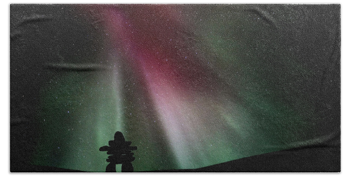 Inukchuk Bath Towel featuring the digital art Northern lights above an inukchuk in Saskatchewan by Mark Duffy