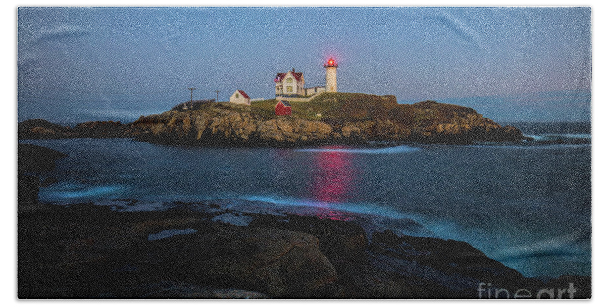 Nubble Lighthouse After Sunset Bath Towel featuring the photograph Nubble Lighthouse After Sunset, Maine, Long Exposure by Felix Lai