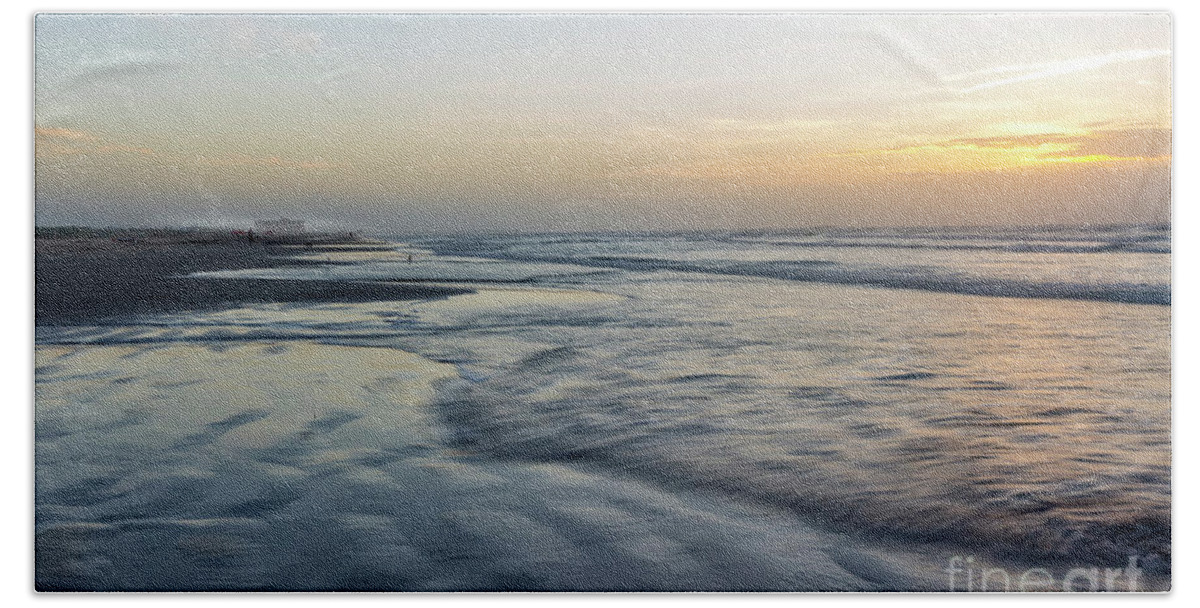 Port Aransas Bath Towel featuring the photograph Ocean Beach sunrise or sunset by Ronda Kimbrow