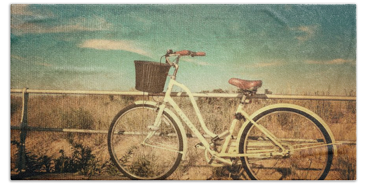 Bicycle Bath Towel featuring the photograph Ocean Grove Bicycle by Eleanor Abramson