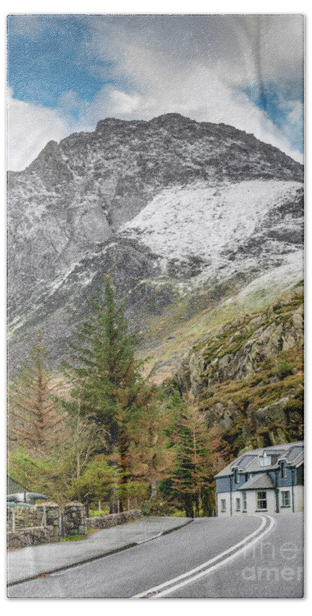 Tryfan Mountain Hand Towel featuring the photograph Ogwen Cottage by Adrian Evans