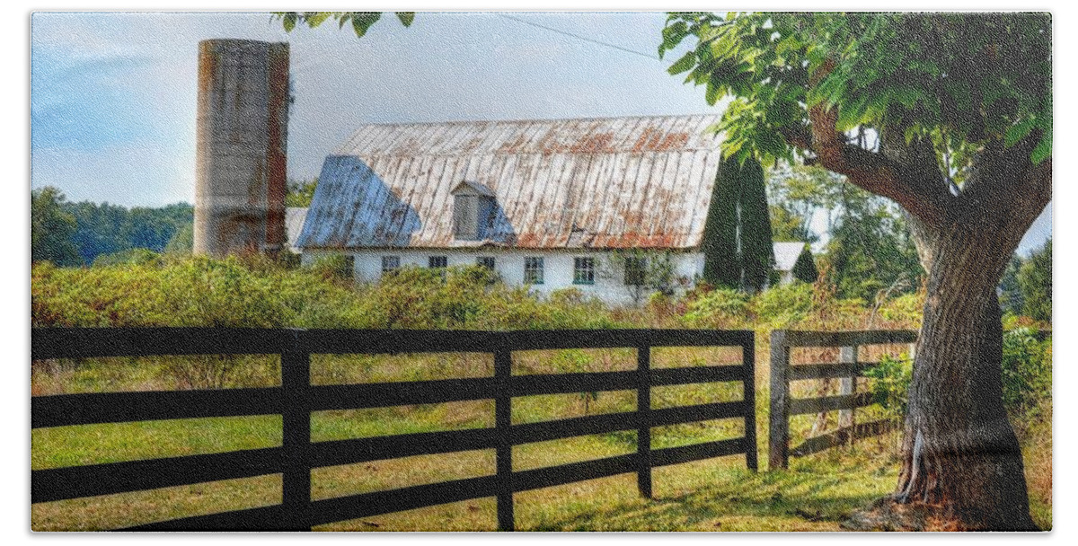 Barn Hand Towel featuring the photograph Old Barn by Ronda Ryan