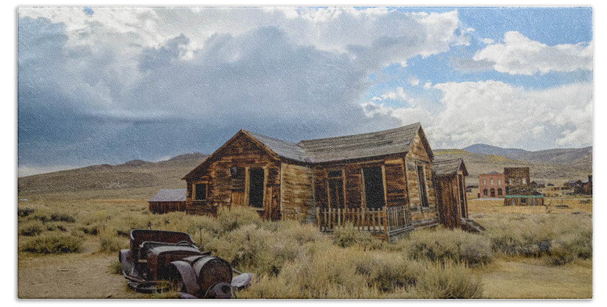 Bodie Hand Towel featuring the photograph Old Bodie House by Mike Ronnebeck