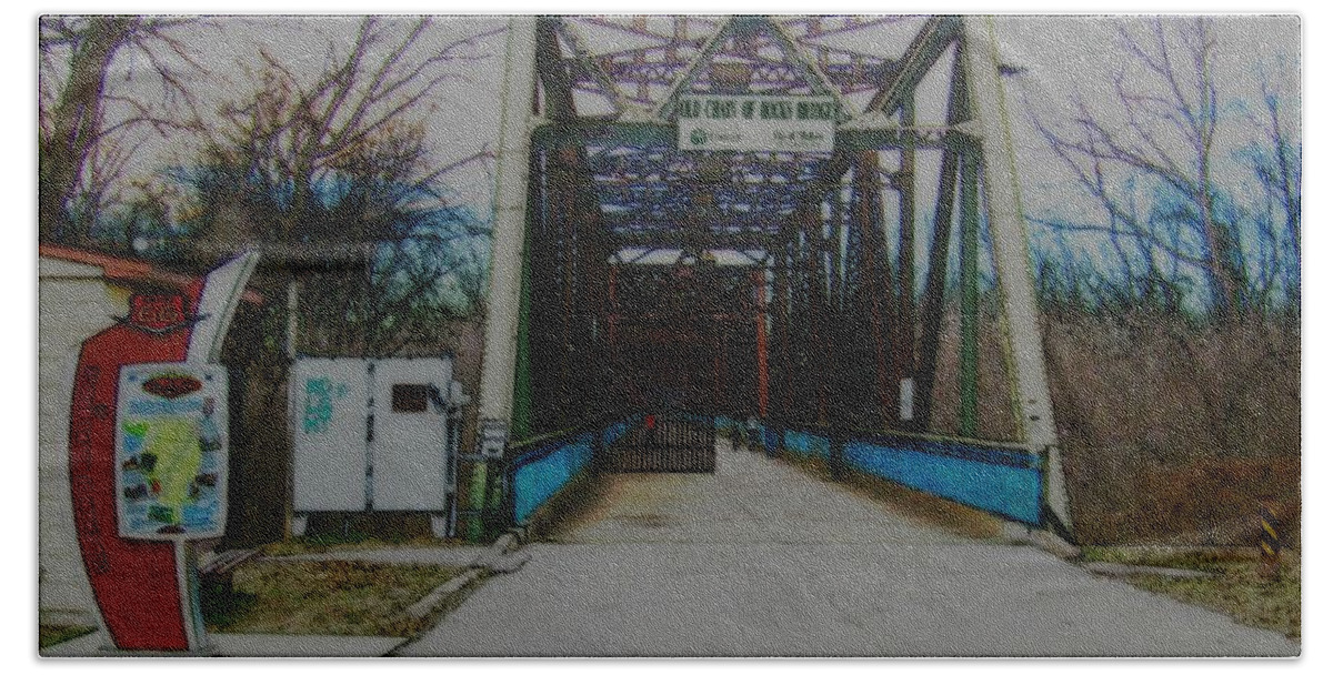  Hand Towel featuring the photograph Old Chain of Rocks Bridge by Kelly Awad