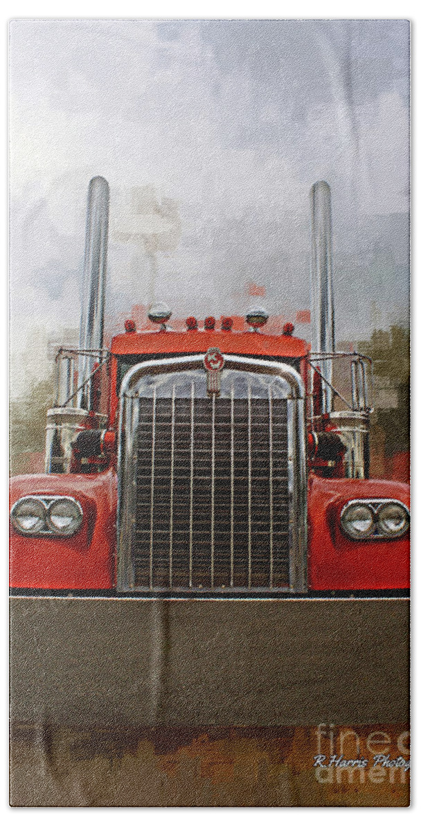 Big Rigs Bath Towel featuring the photograph Old Kenworth by Randy Harris