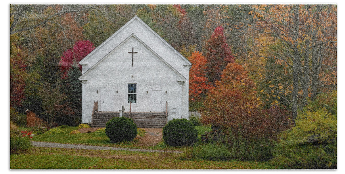 New England Church Bath Towel featuring the photograph Old New England Church in Colorful Fall Foliage by Robert Bellomy