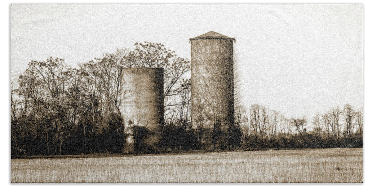 Old Silos Bath Towel featuring the photograph Old Silos by Barry Jones