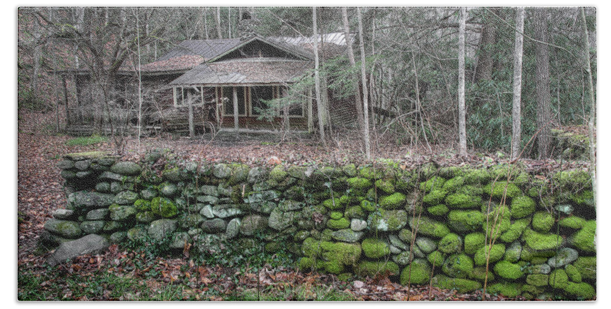 Abandoned Home Bath Towel featuring the photograph Old Stone Wall by Mike Eingle