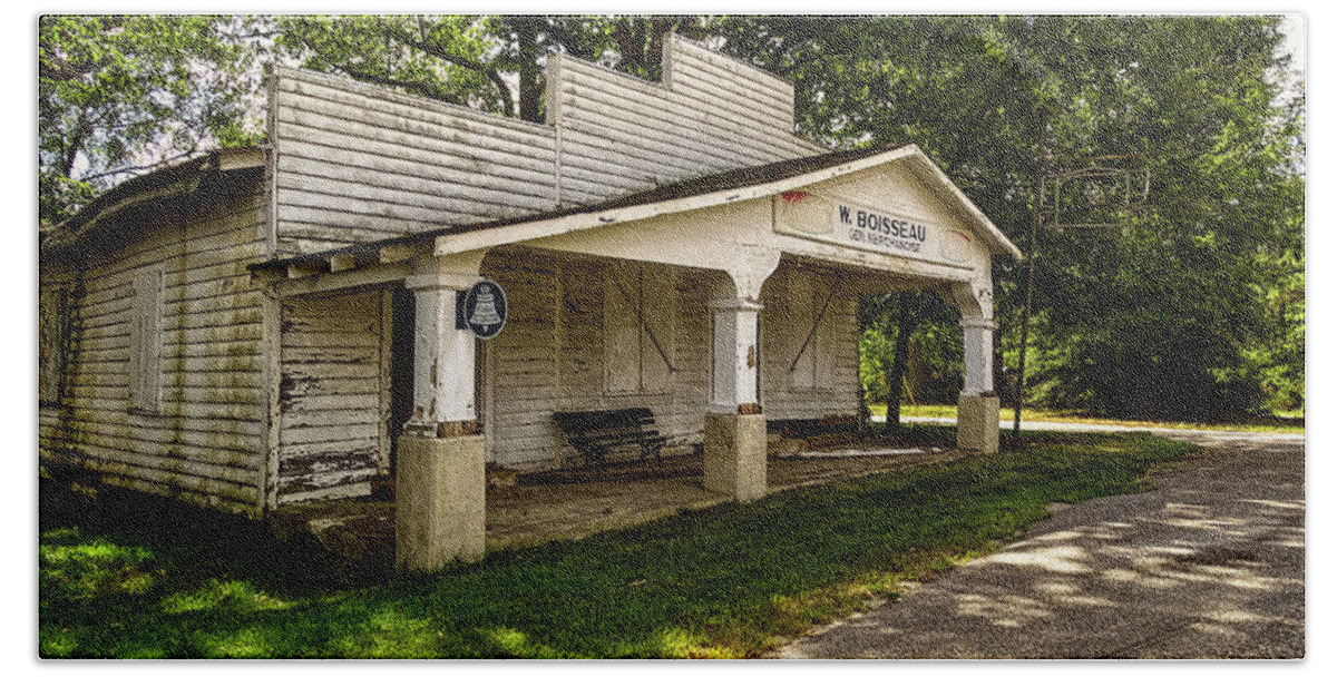 Photoshop Bath Towel featuring the photograph Old Store In Dewitt Virginia by Melissa Messick