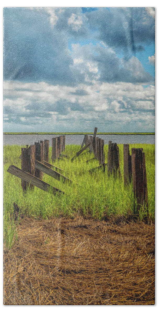 Harris Neck Hand Towel featuring the photograph Olde Pier by Ray Silva