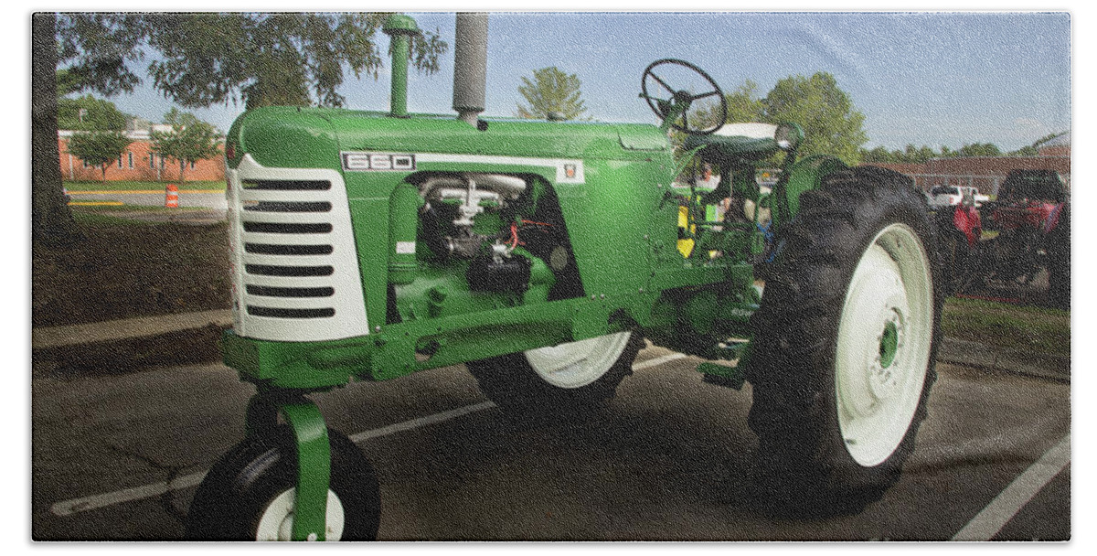 Tractor Bath Towel featuring the photograph Oliver 660 by Mike Eingle