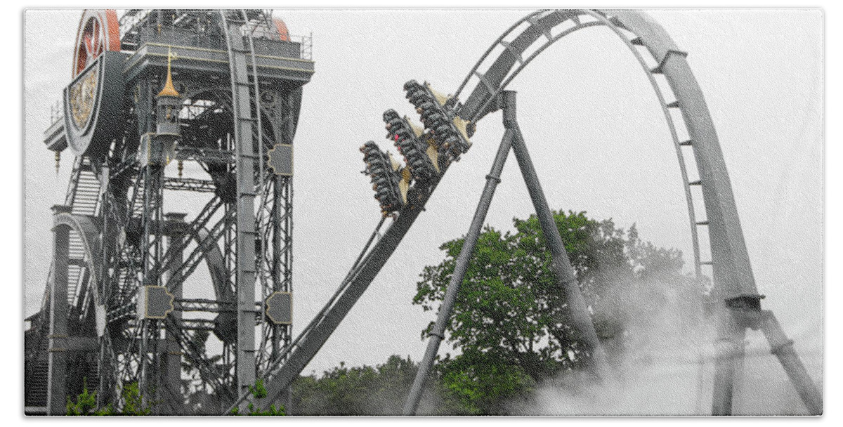 Park Bath Towel featuring the photograph On a Rollercoaster by Adriana Zoon