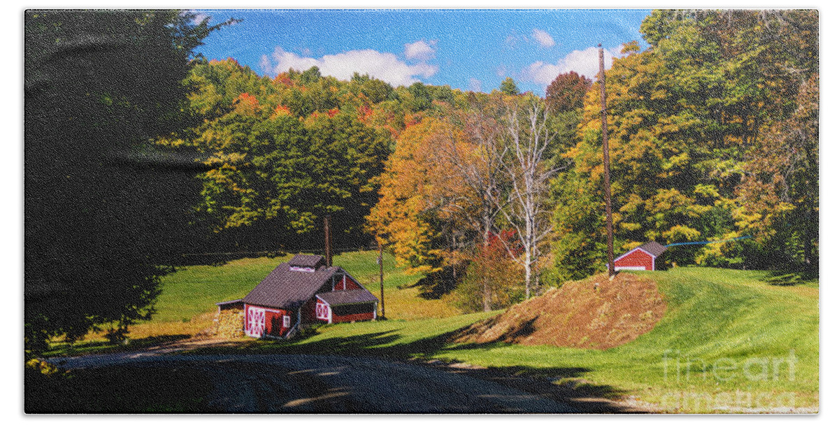 Fall Foliage Bath Towel featuring the photograph On the back roads of Reading Vermont by Scenic Vermont Photography
