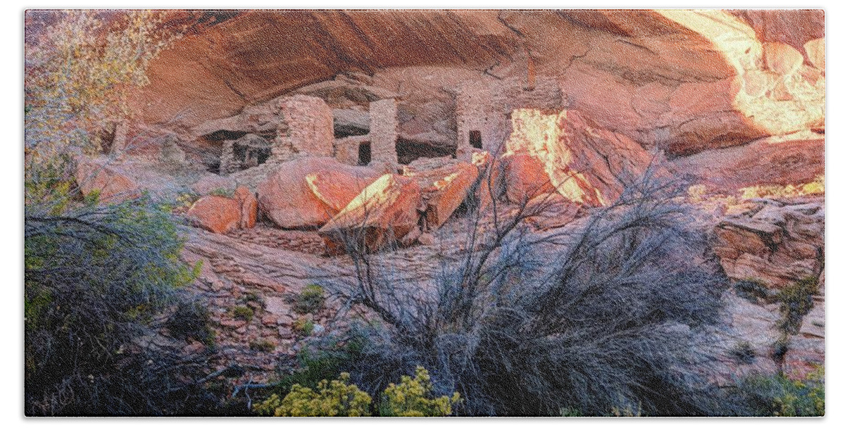  Puebloan Hand Towel featuring the photograph On the banks of the San Juan by Roxie Crouch
