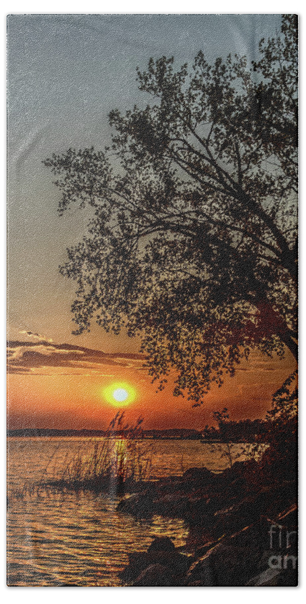Sunset Bath Towel featuring the photograph Onondage Lake Sunset by Rod Best