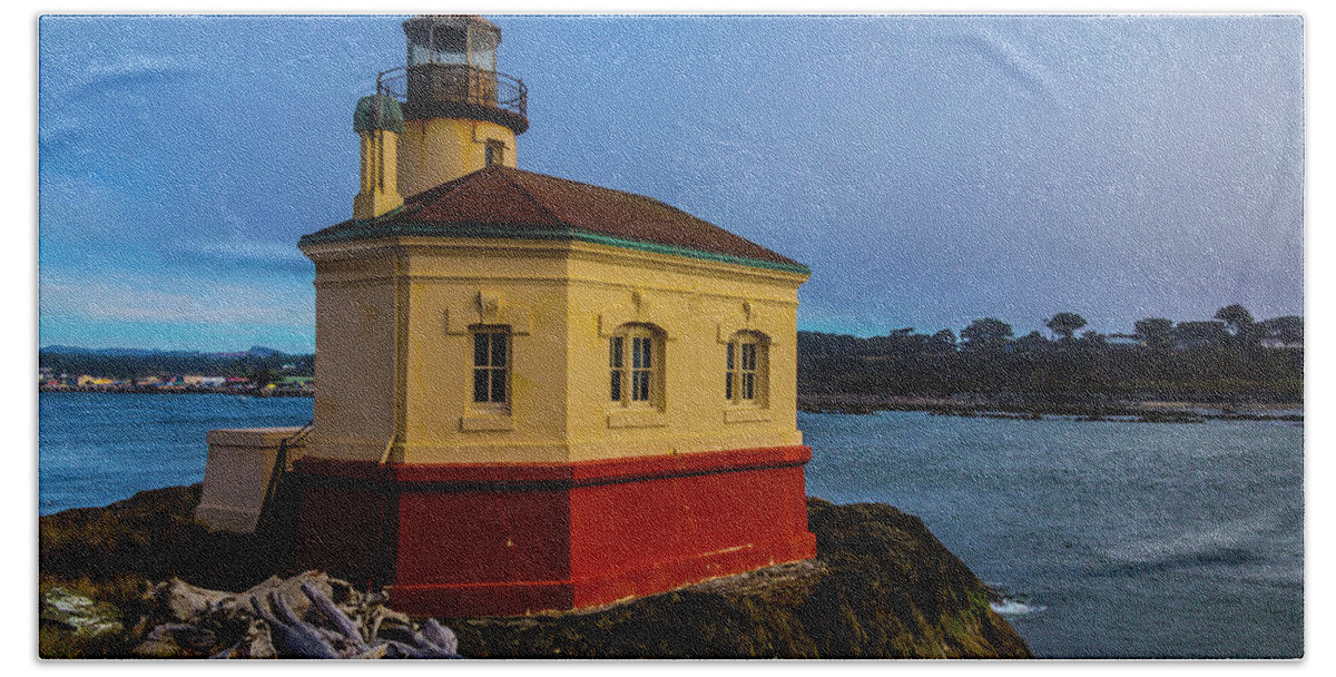 Romantic Coquille River Lighthouse Bath Towel featuring the photograph Oregon Coast Lighthouse by Garry Gay