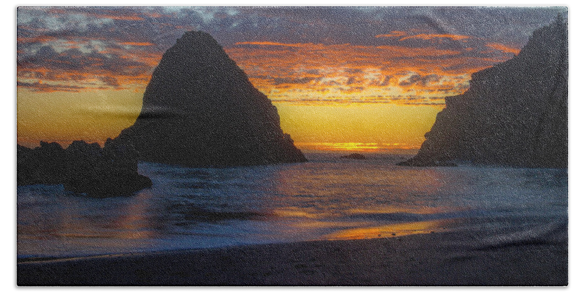 Oregon Bath Towel featuring the photograph Oregon Coast Sunset by Michele James