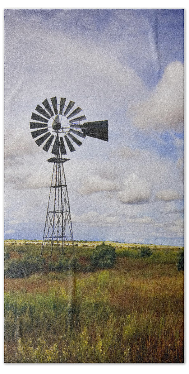 Oregon Bath Towel featuring the photograph Oregon Windmill by John Christopher