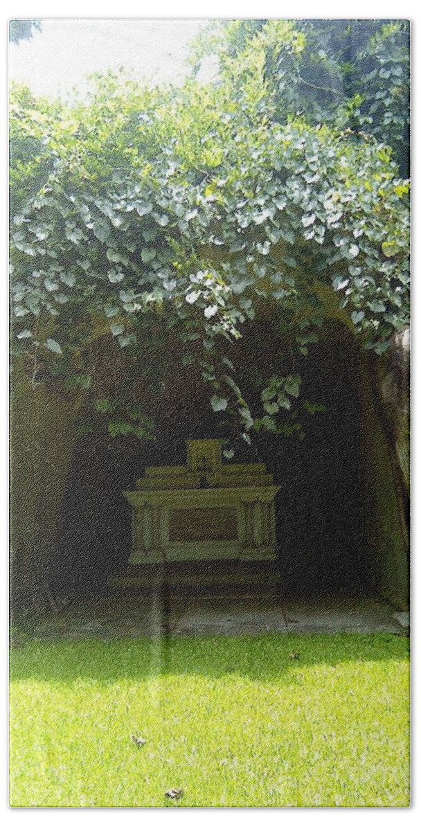 Outdoor Bath Towel featuring the photograph Outdoor Altar At Grand Coteau Louisiana by Seaux-N-Seau Soileau