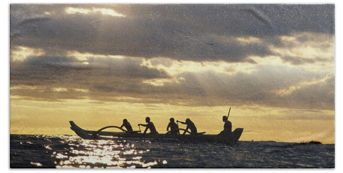 Beam Bath Towel featuring the photograph Outrigger Canoe by Vince Cavataio - Printscapes