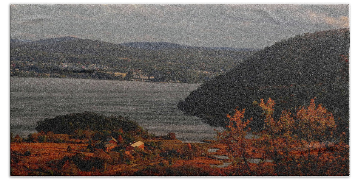 Overlooking The Hudson Bath Towel featuring the photograph Overlooking the Hudson in Autumn by Raymond Salani III