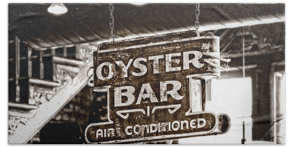 New Orleans Bath Towel featuring the photograph Oyster Bar by Jarrod Erbe