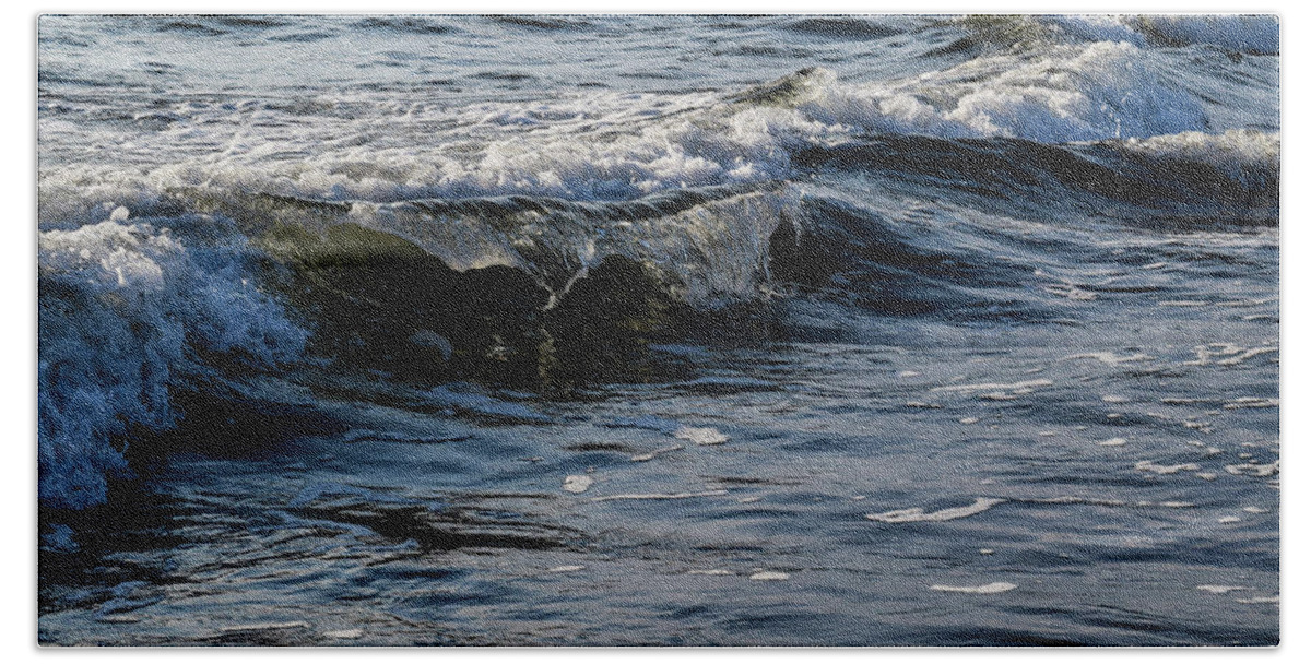 Waves Bath Towel featuring the photograph Pacific Waves by Nicole Lloyd