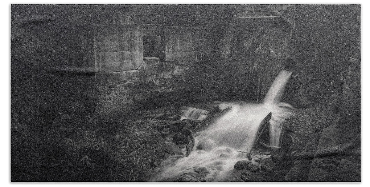 Waterfall Hand Towel featuring the photograph Paradise Springs Dam and Turbine House Ruins by Scott Norris
