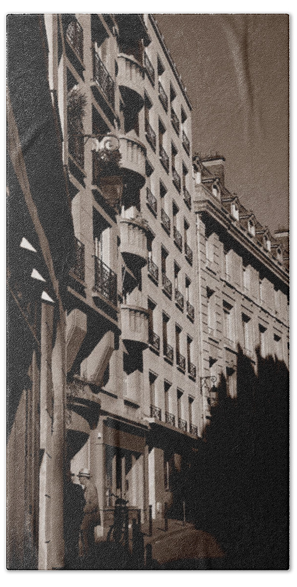 Paris Streets Bath Towel featuring the photograph Paris Streets 1 by Andrew Fare