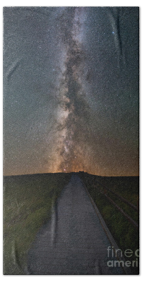 Path To The Stars Bath Towel featuring the photograph Path To The Stars by Michael Ver Sprill