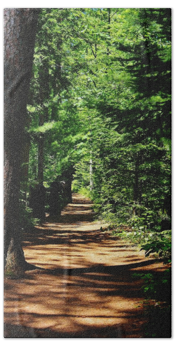 Pathe Bath Towel featuring the photograph Pathway to Peacefulness by Bruce Bley