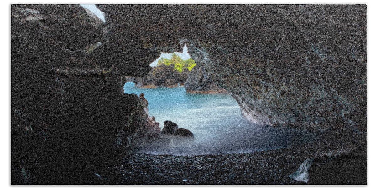 Hana Hand Towel featuring the photograph Peeking Through the Lava Tube by Susan Rissi Tregoning