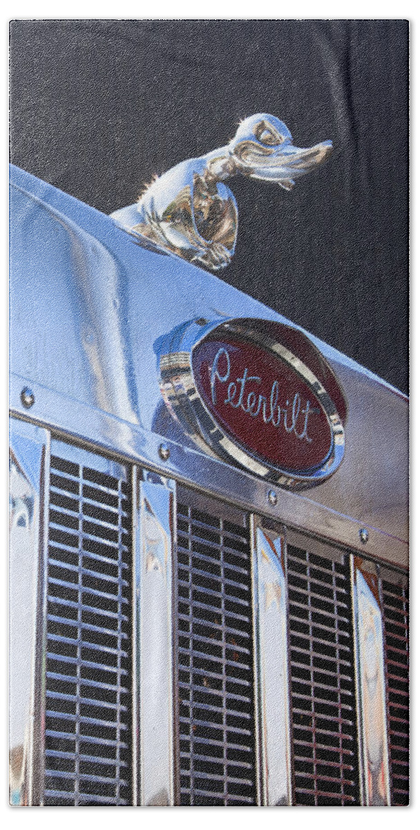 Peterbilt Bath Towel featuring the photograph Peterbilt Angry Duck by Theresa Tahara