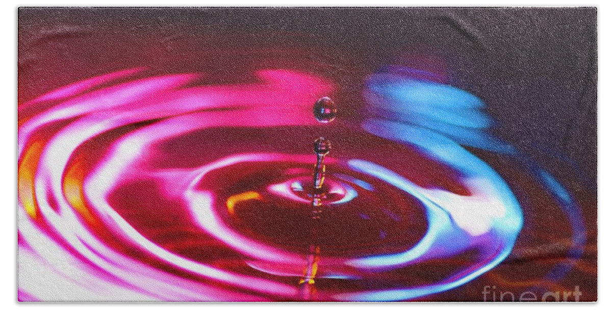Water Bath Towel featuring the photograph Physics of Water 1 by Jimmy Ostgard