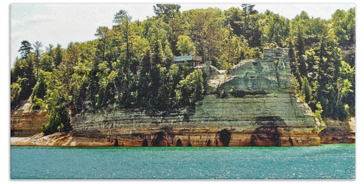 Landscape Bath Towel featuring the photograph Pictured Rock 6323 by Michael Peychich