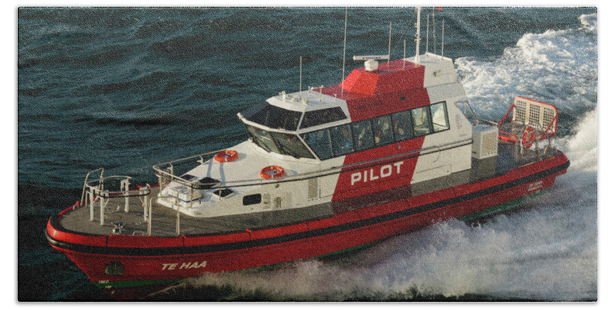Pilot Boat Bath Towel featuring the photograph Pilot Boat Wellington by John Daly