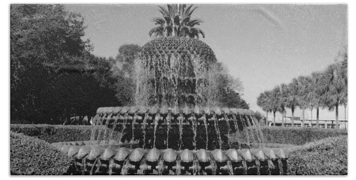 Pine Apple Fountain Charleston Sc Bath Towel featuring the photograph Pineapple Fountain Charleston SC Black and White by Lisa Wooten