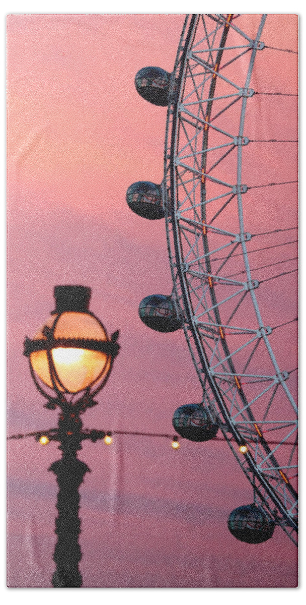 London Eye Bath Towel featuring the photograph Pink London Eye Sunset 1 by James Brunker