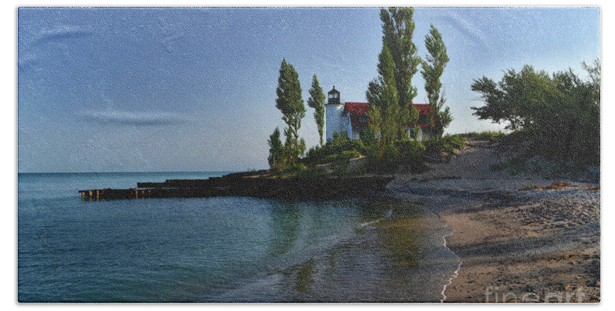 Michigan Bath Towel featuring the photograph Point Betsie Lighthouse by Amy Lucid