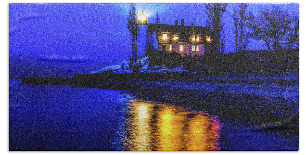 Point Betsie Lighthouse Bath Towel featuring the photograph Point Betsie Reflections by Joe Holley