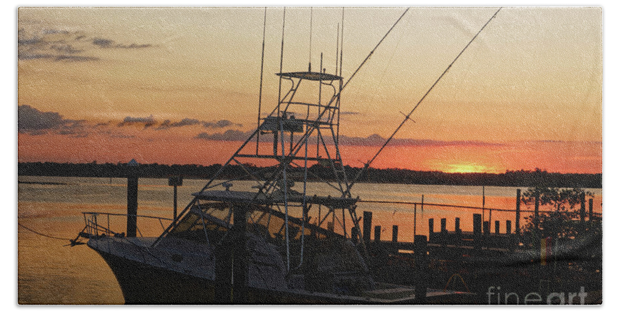 Sunset Bath Towel featuring the photograph Ponce Inlet Sunset by Paul Mashburn