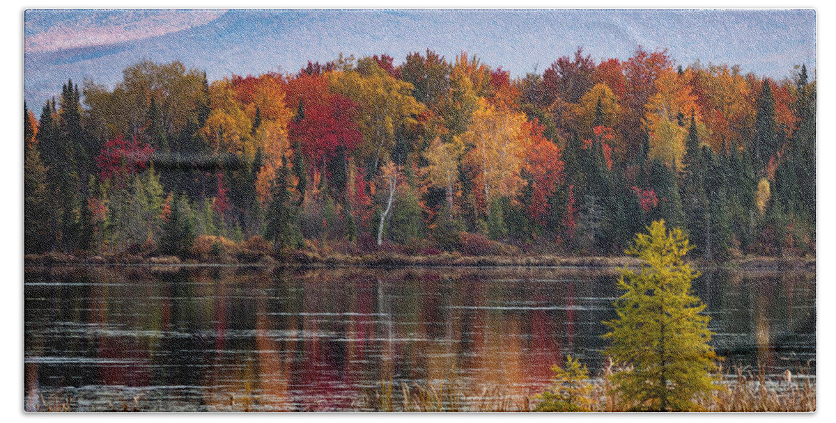 Pondicherry Wildlife Conservation Bath Towel featuring the photograph Pondicherry fall foliage reflection by Jeff Folger