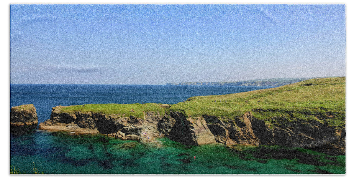 Cornwall Bath Towel featuring the photograph Port Isaac Coastline, Cornwall by Chris Smith