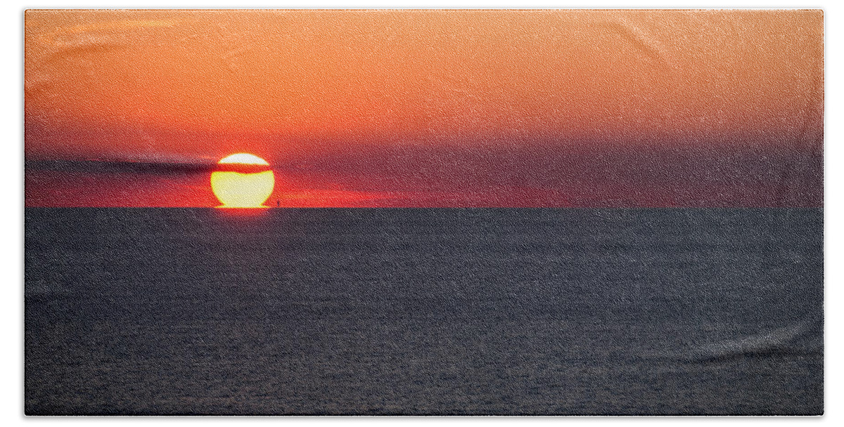 Sunset Bath Towel featuring the photograph Pour Some Sunset by Charles McCleanon