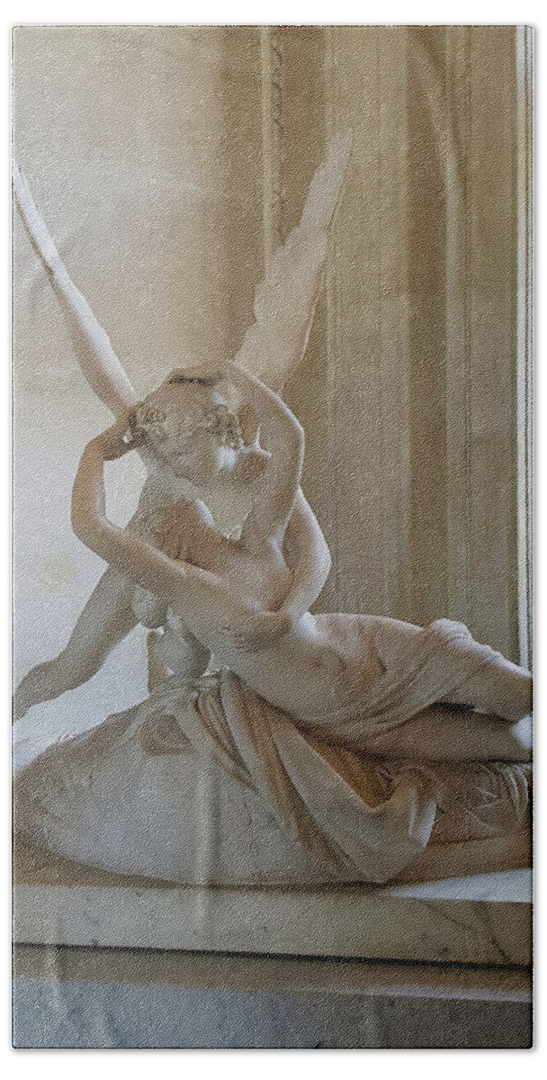 Psyche Revived By Cupid's Kiss Bath Towel featuring the photograph Psyche Revived by Cupid's Kiss by Gordon Beck