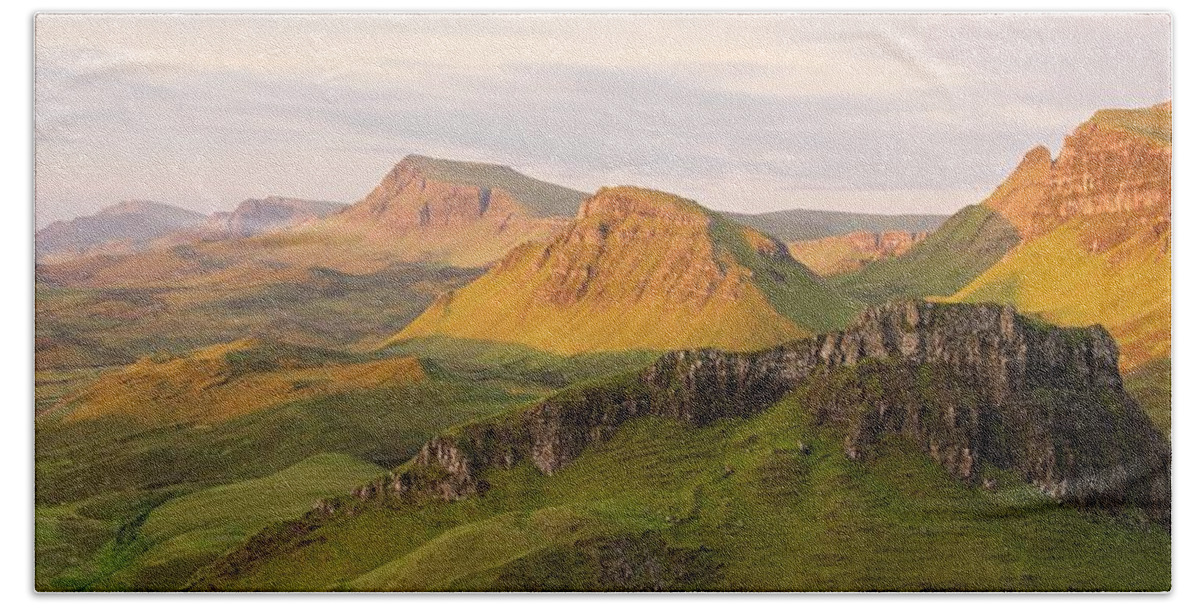 Isle Of Skye Bath Towel featuring the photograph Quiraing Panorama by Stephen Taylor